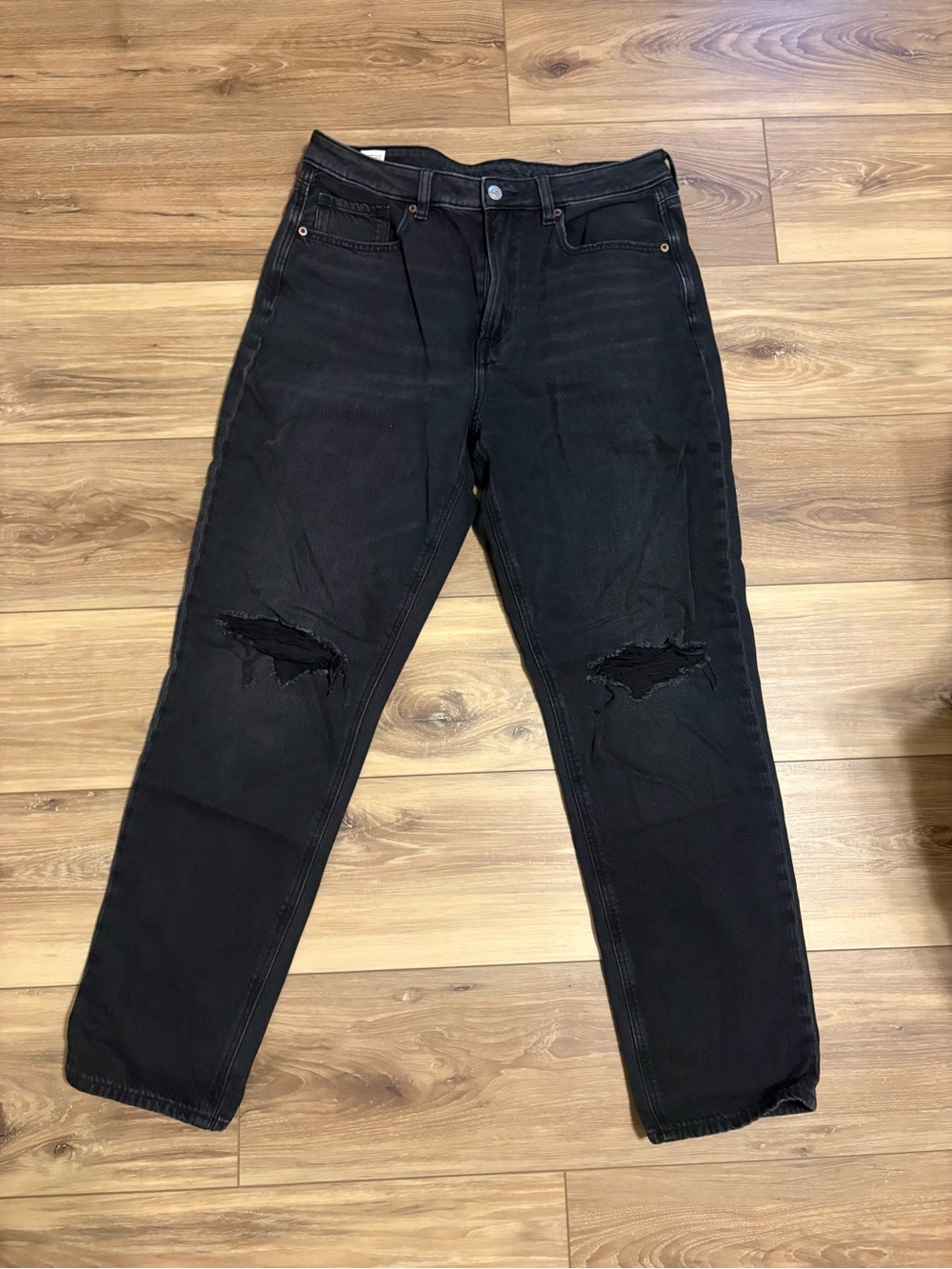 Women’s Black Distressed Jeans